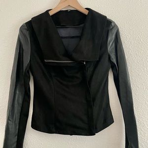 🔴SOLD 🔴Black Moto jacket 🤍